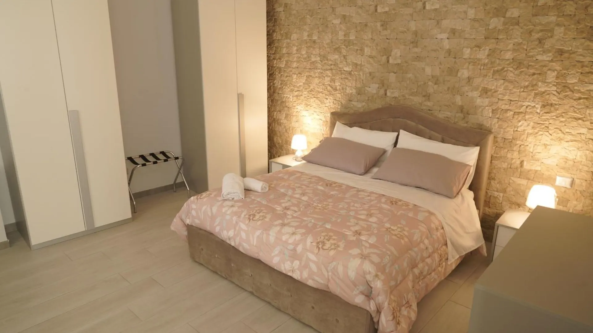 Le Dimore Di Ulisse A Gela - Casa Vacanza B&B - La Casa Di Ulisse